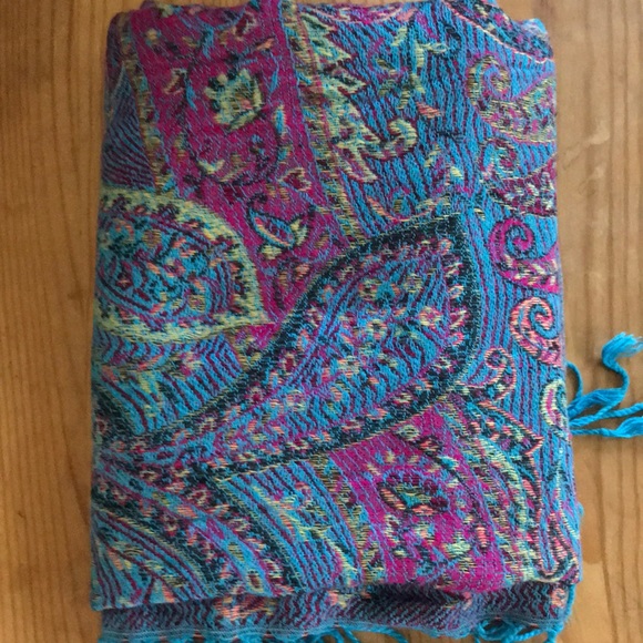 Scarf & wrap - Picture 6 of 7